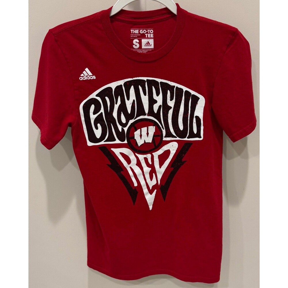 Wisconsin Badgers Grateful Red - Adidas The Go-To Tee T-Shirt - Men's Small